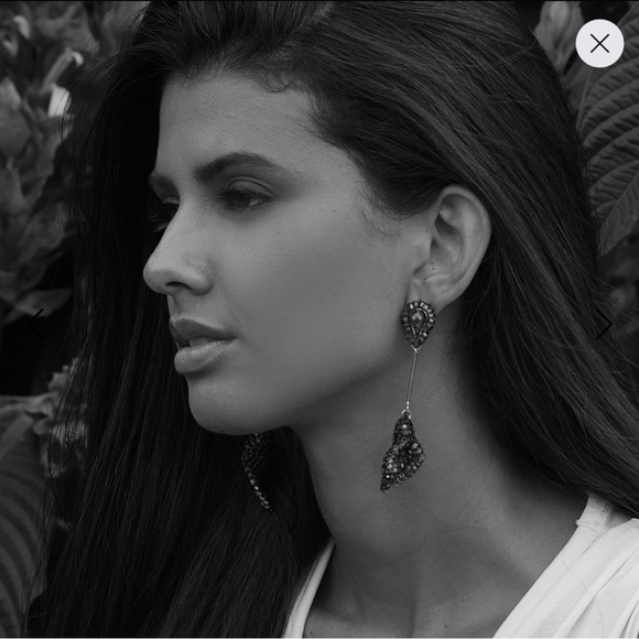 Lavish by Tricia Milaneze Tulip handmade crochet earrings - Picture 2 of 9